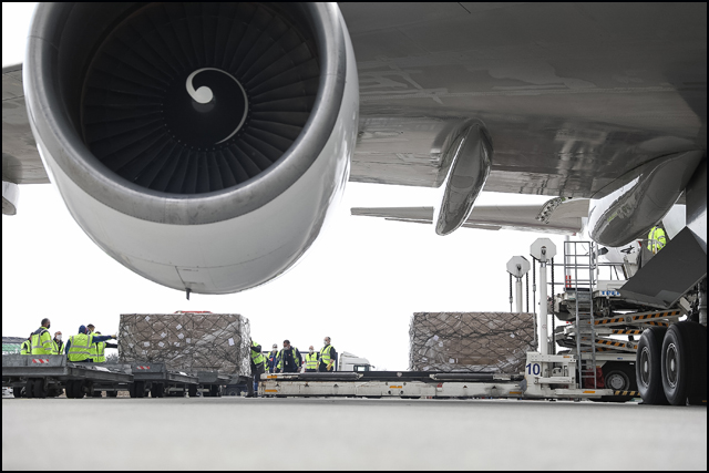 Još 90 tona medicinske opreme sletelo na Nikolu Teslu – opremu nabavila Srbija, a EU platila transport 4 Cargo Airplane 2 149