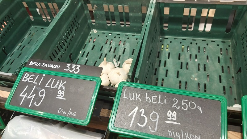 U čačanskim radnjama nema brašna, uskoro stižu nove količine 10 rafovi9