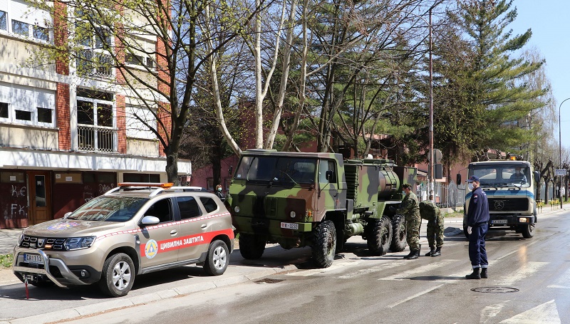 I vojska dezinfikuje ulice u gradu (FOTO) 3 CACAK VOJSKA DEZINFEKCIJA 09042020 MNA MILOS LUKIC 04 scaled 1