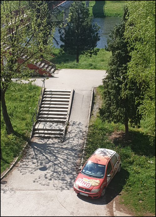 parkiranje na zelenoj površini