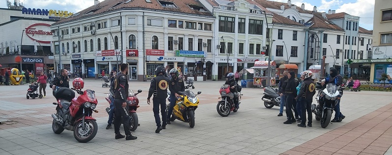 Bajkerska prosidba na Gradskom trgu (FOTO) 4 bajkeri3