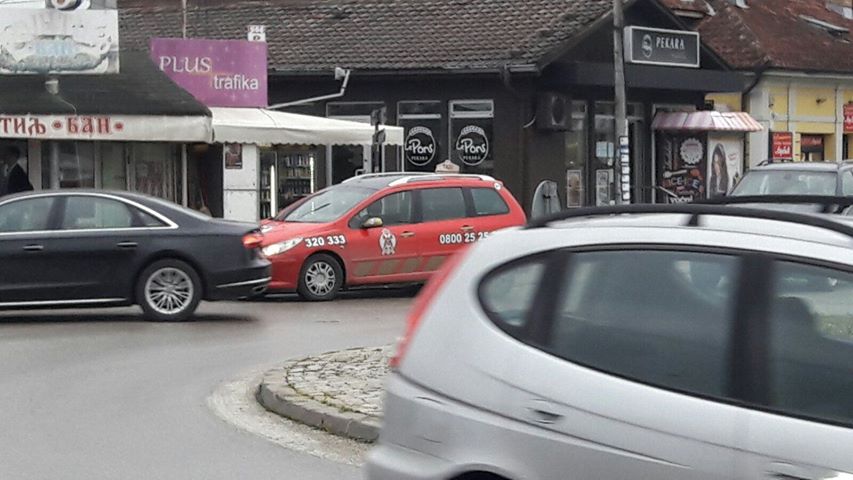I taksisti se nepropisno parkiraju 3 taksisti3