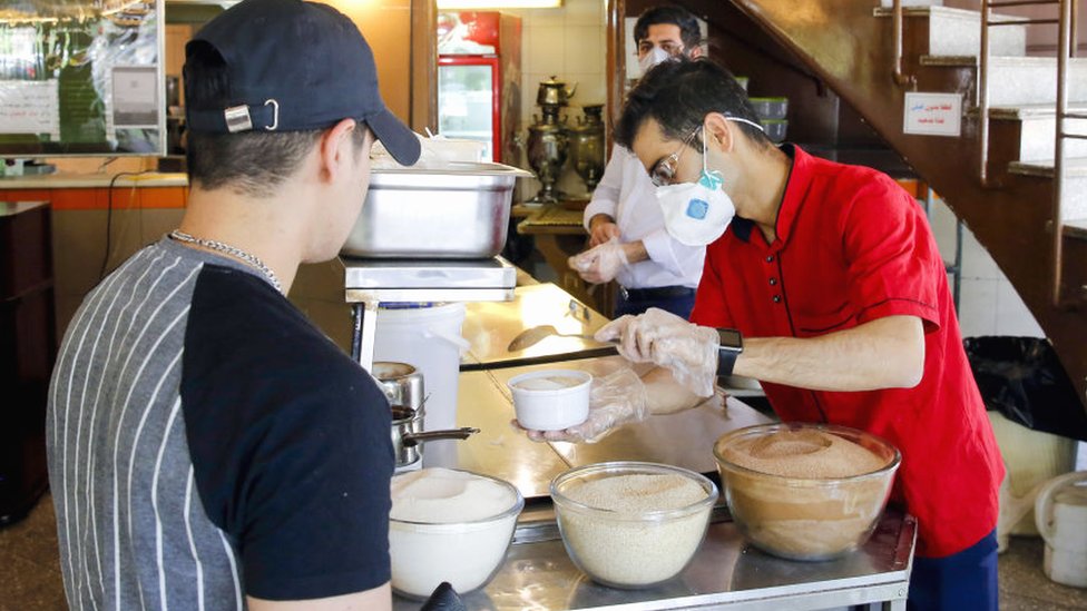 Korona virus: U Srbiji još 71 slučaj zaraze, u Americi ukupno više od dva miliona 1 Tehran restaurant kitchen area