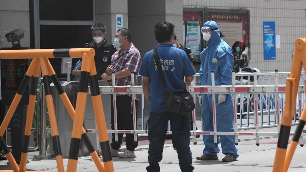 Korona virus: Matematika čeka maturante, 650 zaraženih u nemačkoj klanici, sve gore u Latinskoj Americi 5 Bezbednosni punkt u Pekingu