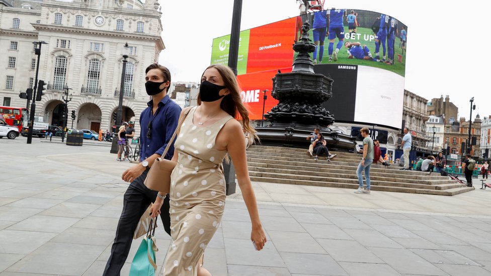 Korona virus: Mere širom sveta popuštaju, Tramp kaže - smanjite broj testiranja, biće manje zaraženih 1 šoping u Londonu