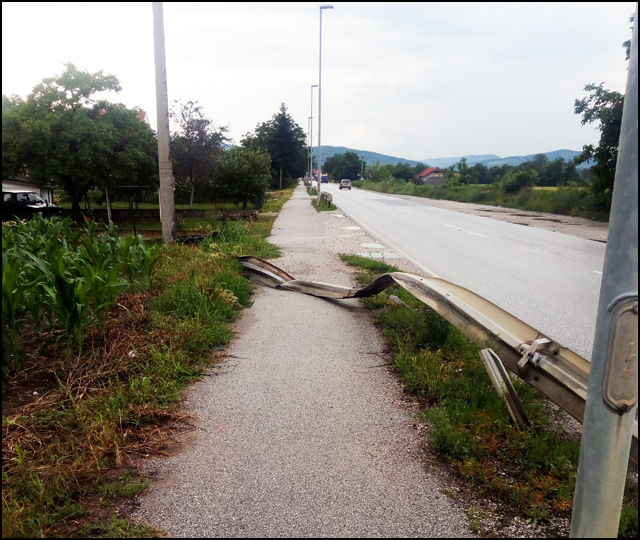 Ugrožena bezbednost pešaka 1 ograda parmenac 1