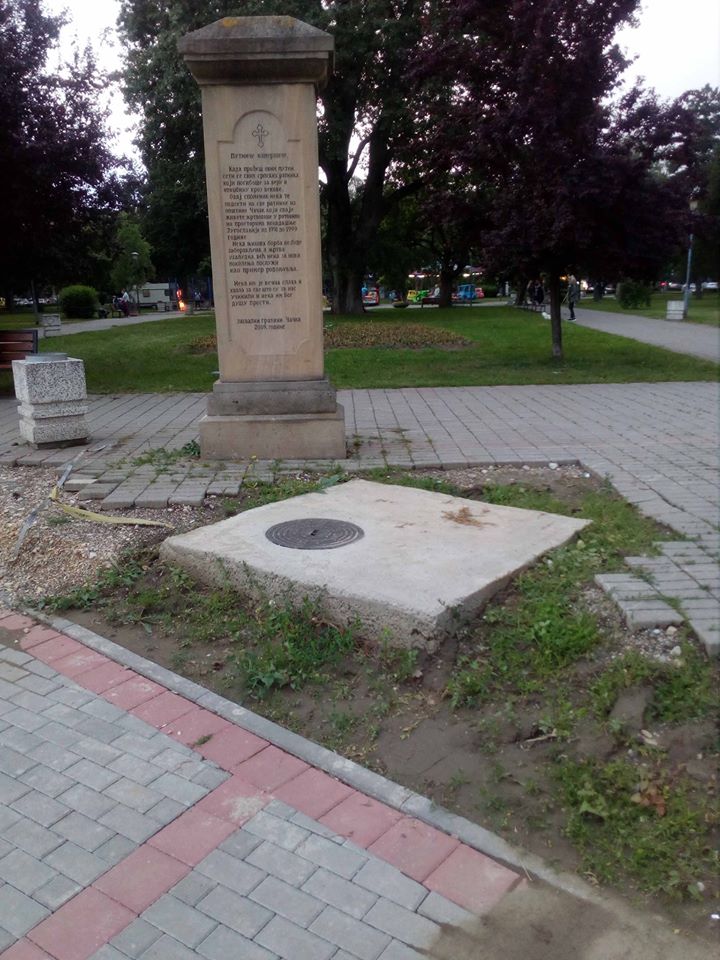 Оскрнавили споменик настрадалим Чачанима 2 spomenici1