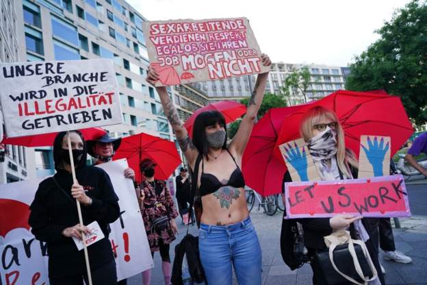 Korona virus: Vanredna situacija u sve više gradova u Srbiji, Amerika slavi Dan nezavisnosti bez svečanosti 6 berlin
