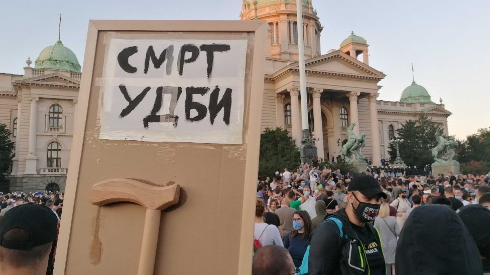 Demonstranti ispred Skupštine Srbije