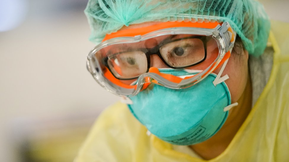 Klimatske promene: Leta bi mogla da postanu „pretopla za ljude“ 1 medicinski radnik u singapuru