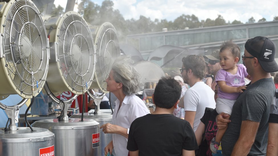 Klimatske promene: Leta bi mogla da postanu „pretopla za ljude“ 5 ljudi ispred ventilatora