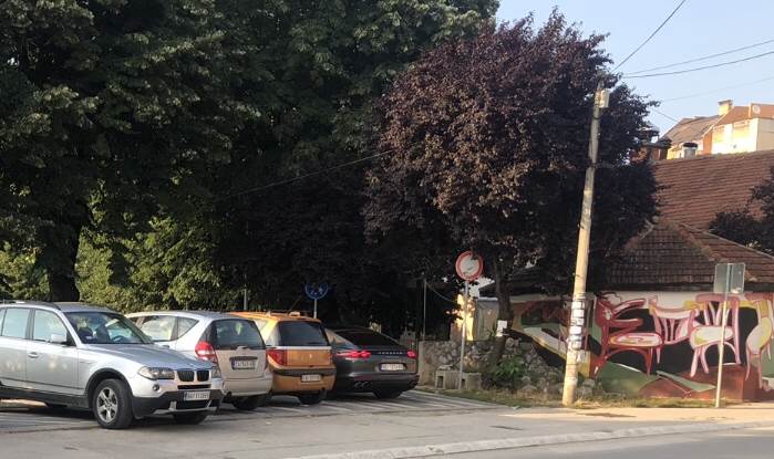 Parkiralište na rekonstruisanom bedemu 1 parkiraliste