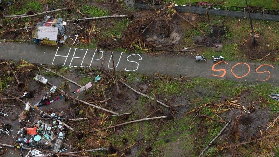 Korona virus: Zašto ljudi više ne mare za smrti i nove slučajeve zaraženih 4 Message for help written on the road in a US town hit by a hurricane