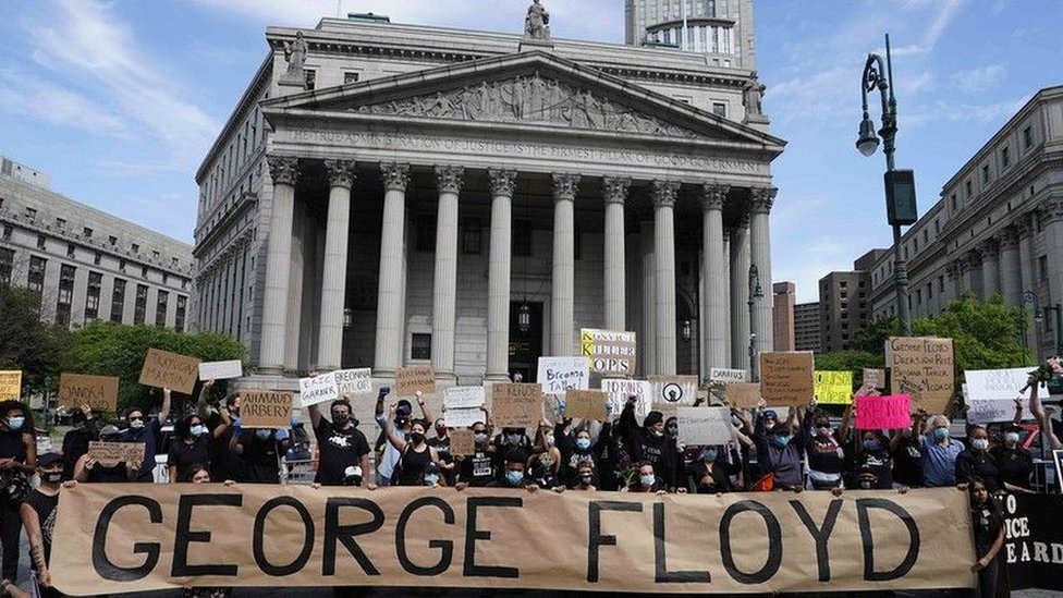 Korona virus: Zašto ljudi više ne mare za smrti i nove slučajeve zaraženih 9 A protest against the death of George Floyd in the US