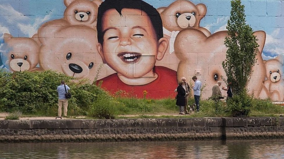 Drawing of Aylan Kurdi painted on a wall in Germany