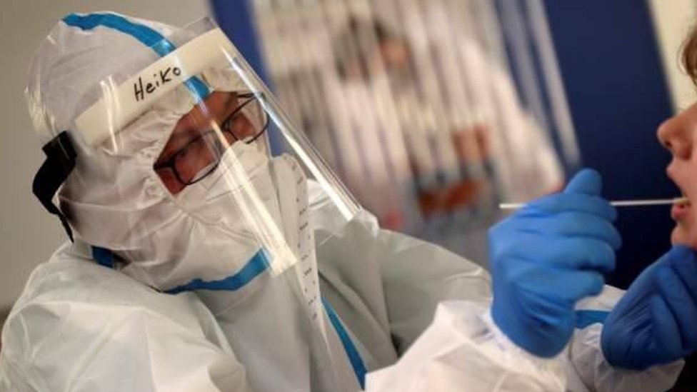 Korona virus: U Srbiji još četvoro umrlih, Crna Gora odložila početak školske godine - kineska vakcina do kraja 2020. 1 uzimanje brisa