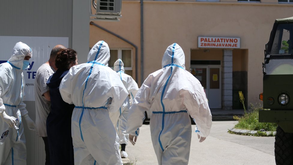 Korona virus i zdravstveni radnici: Kolika im je plata i kakav tretman imaju kada se razbole od Kovida-19 1 Novi Pazar