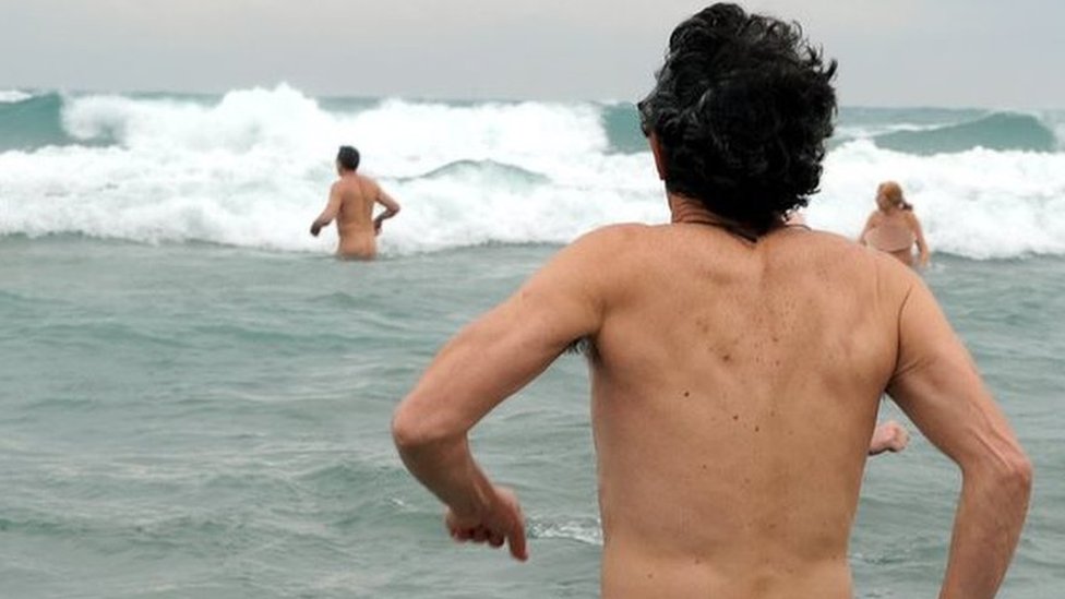 Virus korona i letovanje: Nudisti koji šire korona virus u francuskom letovalištu 3 Čak i van sezone, odmaralište je popularno. Svake godine stotine ljudi se tradicionalno okupa za Novu godinu