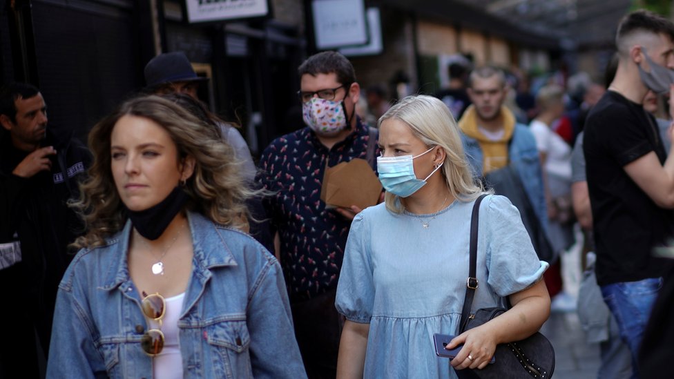 Korona virus: U Srbiji stabilna situacija, u Izraelu se pogoršava uprkos oštrim merama 4 shoppers in Camden