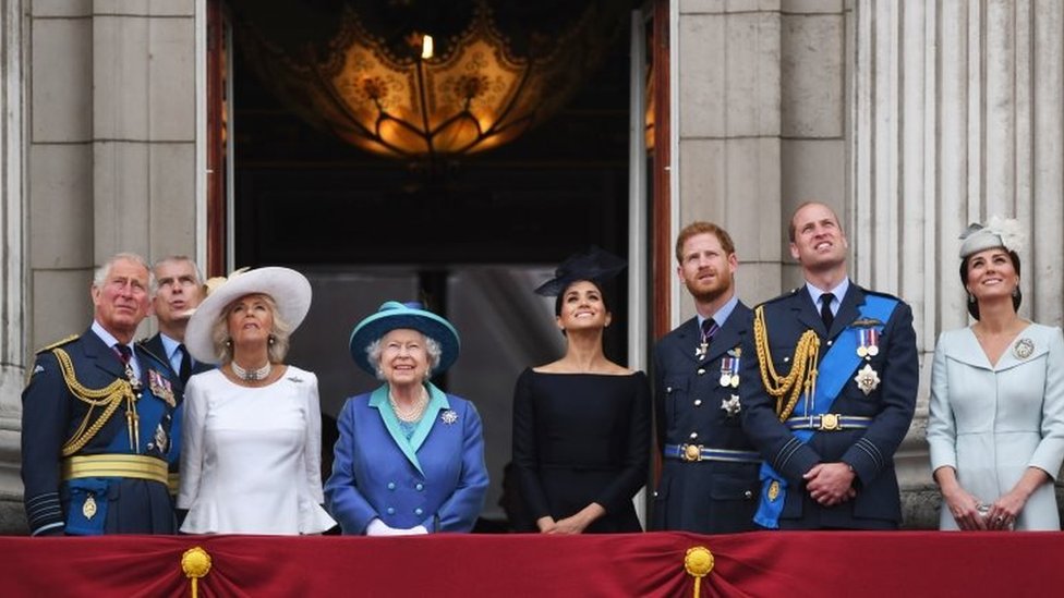 Korona virus i kraljevska porodica: Skoro 40 miliona evra manje u kasi zbog pandemije 1 The Royal family, including the Prince of Wales, the Duke of York, the Duchess of Cornwall, Queen Elizabeth II, the Duchess of Sussex, the Duke of Sussex, the Duke of Cambridge and the Duchess of Cambridge