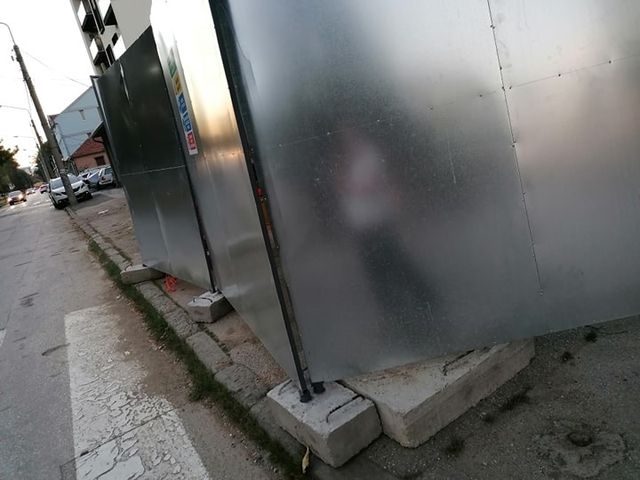Gradilište u blizini škole, raskrsnica nebezbedna 4 zgrada