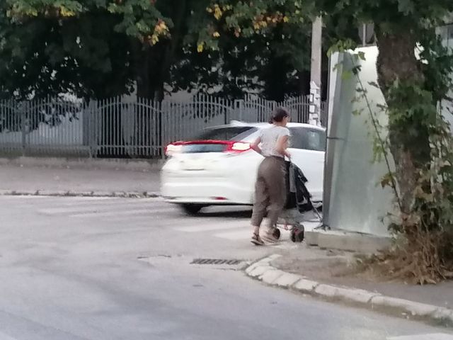 Gradilište u blizini škole, raskrsnica nebezbedna 2 zgrada2