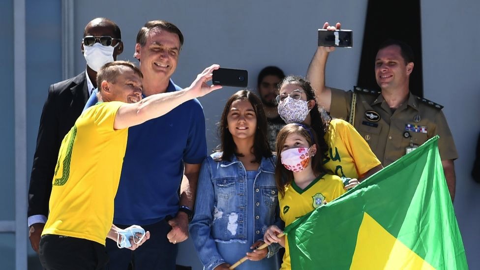 Korona virus, političari i poznati: Od Borisa Džonsona, Novaka Đokovića do Donalda Trampa 2 Bolsonaro sa ćerkom