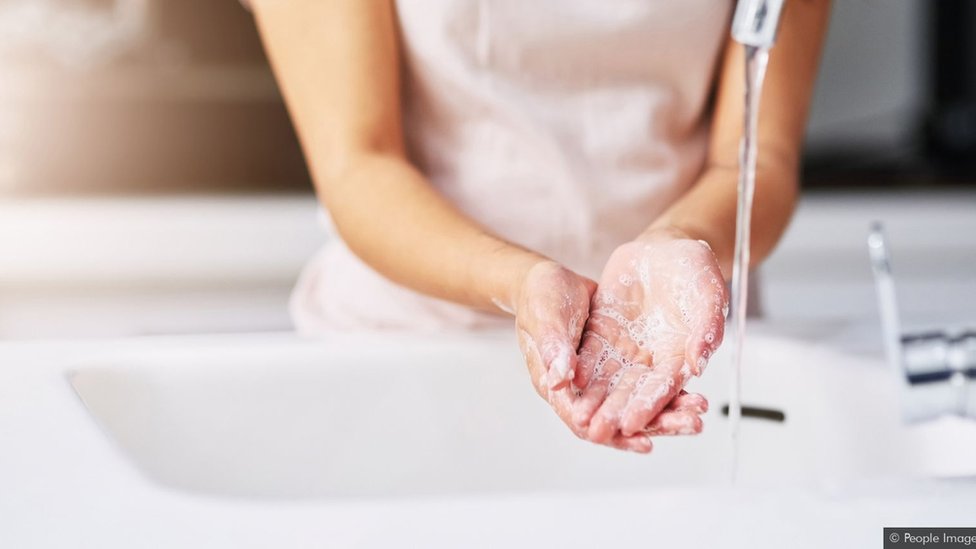 Korona virus: Da li je pranje ruku od 20 sekundi dovoljno da ubije Kovid-19 1 Pranje ruku - koliko je dovoljno