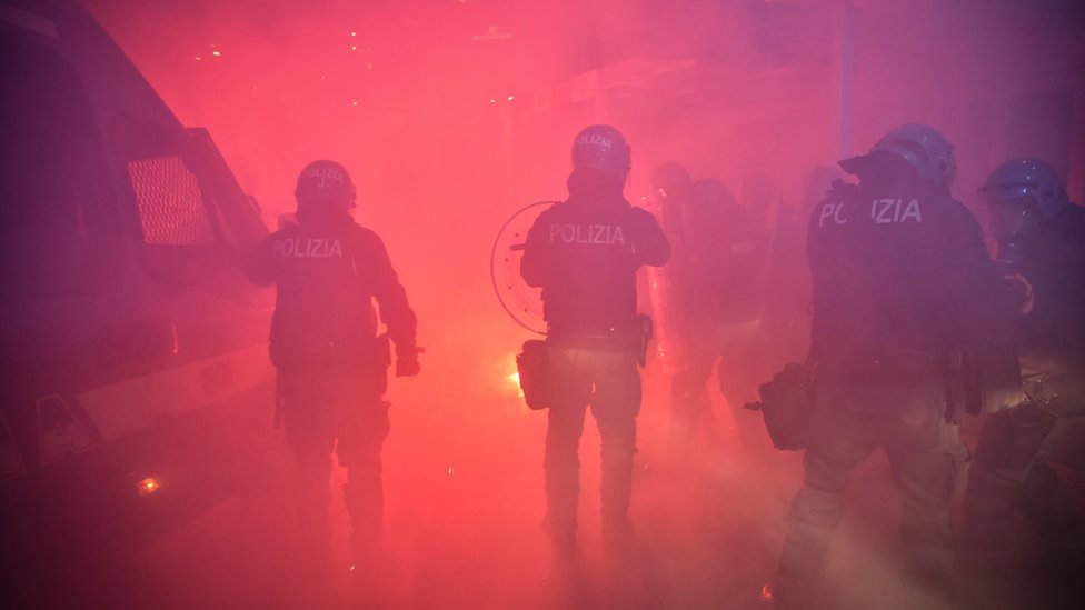 Korona virus: U Srbiji više od 1.300 novozaraženih, za sada bez novih mera, dok Nemačka uvodi policijski čas 5 demonstracije u Milanu