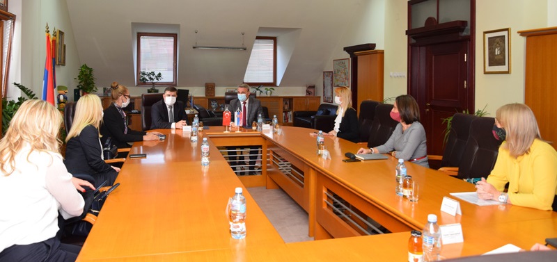 Potpisan ugovor o preuzimanju zgrade Halk banke 3 CACAK HALK BANKA UGOVOR MILUN TODOROVIC KENAN BOZKURT 30102020 MNA GRAD CACAK 04 SMALL 1