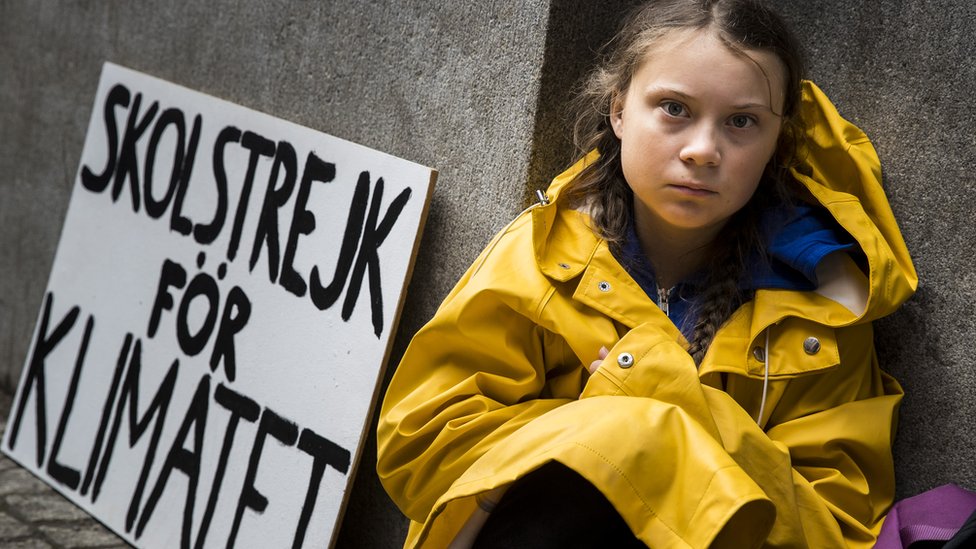 Korona virus i jezik: Kolinsov rečnik proglasio „lokdaun" - potpuno zatvaranje - za reč godine 4 Fifteen year old Swedish student Greta Thunberg leads a school strike and sits outside of Riksdagen, the Swedish parliament building, in order to raises awareness for climate change on August 28, 2018 in Stockholm, Sweden.