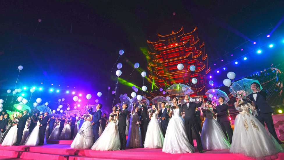 Group wedding in Wuhan