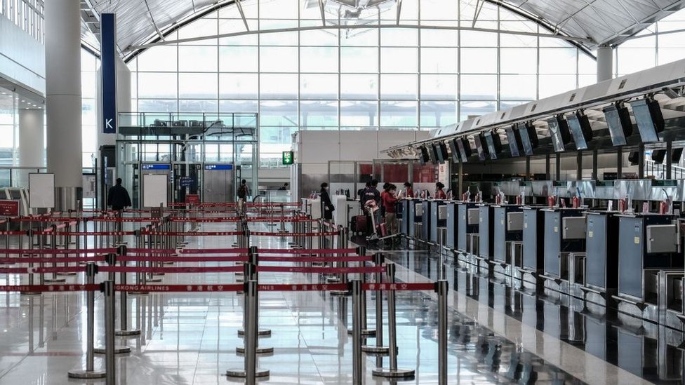 Korona virus i putovanja: Kina predlaže uvođenje sistema QR kodova za praćenje zdravlja putnika na svetskom nivou 1 Empty Hong Kong airport terminal