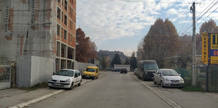 Nepropisno parkiranje, pešaci isterani na kolovoz 3 parkiranje3