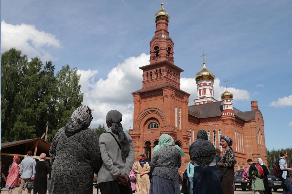 Ruska policija uhapsila Oca Sergeja, raščinjenog sveštenika koji negira postojanje korona virusa 3 Sredneuralsk Convent, 17 Jun 20