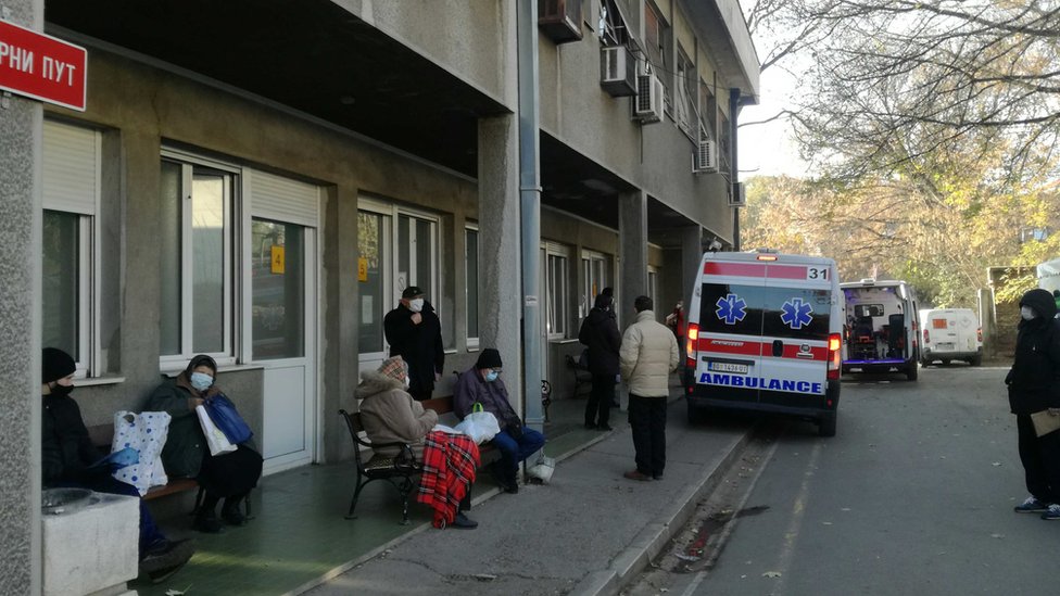 Korona virus: U Srbiji sve više pacijenata sa težom kliničkom slikom, Britanija započela vakcinaciju stanovništva 2 korona foto peđa 1