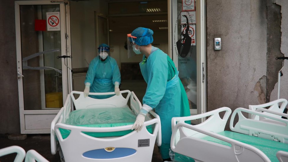 Korona virus: Sve više ljudi u bolnicama u Srbiji, Emanuel Makron pozitivan na Kovid-19 5 fonet