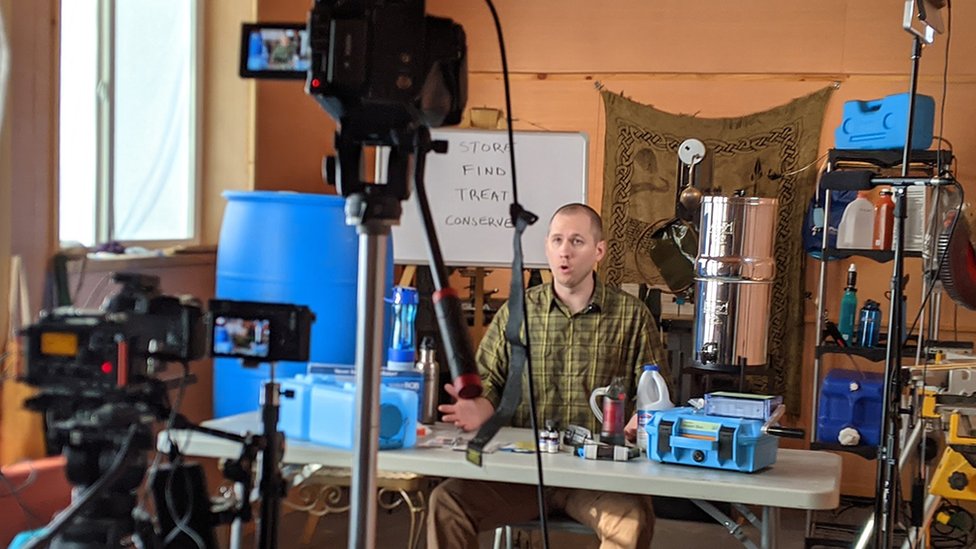 Ljudi i katastrofe: Da li znate ko su preperi i zašto se unapred pripremaju za najgore moguće scenarije 2 John Ramey, being filmed for a Covid-compliant video interview