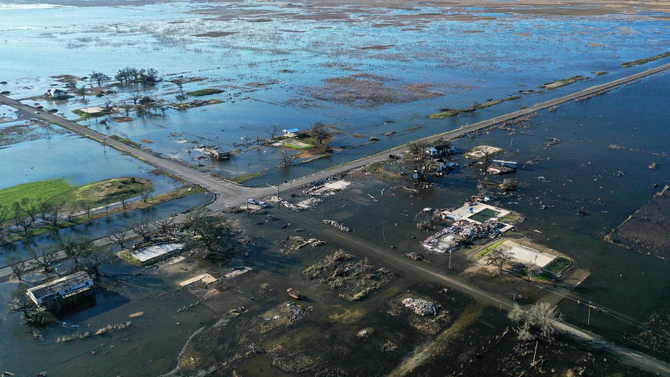 Ljudi i katastrofe: Da li znate ko su preperi i zašto se unapred pripremaju za najgore moguće scenarije 3 Flood waters from Hurricane Delta surrounding buildings which had been destroyed by August's Hurricane Laura. October 10, 2020 in Creole, Louisiana