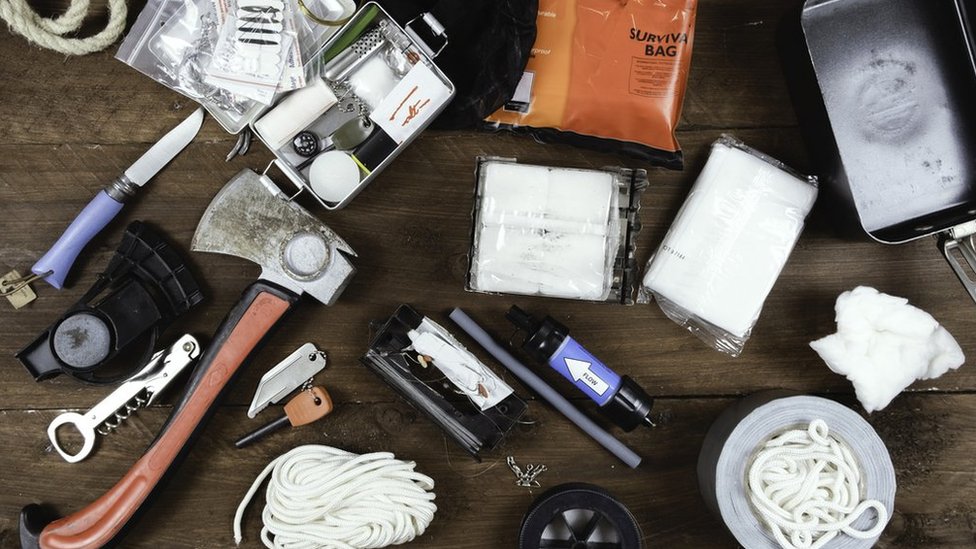 Ljudi i katastrofe: Da li znate ko su preperi i zašto se unapred pripremaju za najgore moguće scenarije 7 survival kit - stock photo