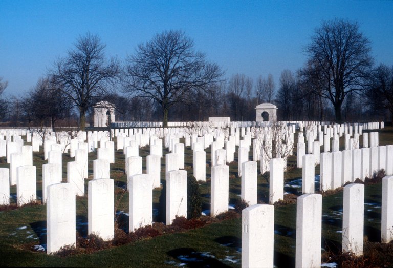 Groblje u belgijskom Ipru gde su sahranjeni britanski vojnici poginuli u Prvom svetskom ratu