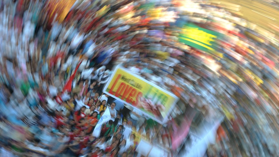 Korona virus na Filipinima: „Bebi-bum“ tokom izolacije, bolnice pretrpane 4 A church-led rally against a reproductive health bill at the Quirino Grandstand in Manila on March 25, 2011.