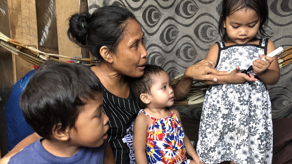 Korona virus na Filipinima: „Bebi-bum“ tokom izolacije, bolnice pretrpane 1 Rovelie Zabala and her children