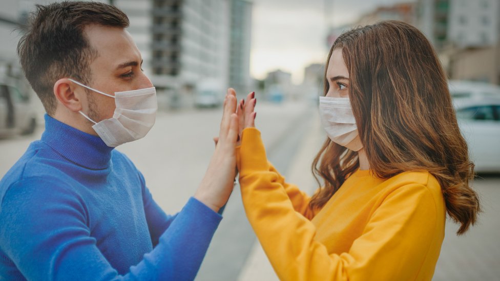 Korona virus i iskustva iz Srbije: Kako da živite sa zaraženim, a da i sami ne obolite 1 par sa zaštitnim maskama