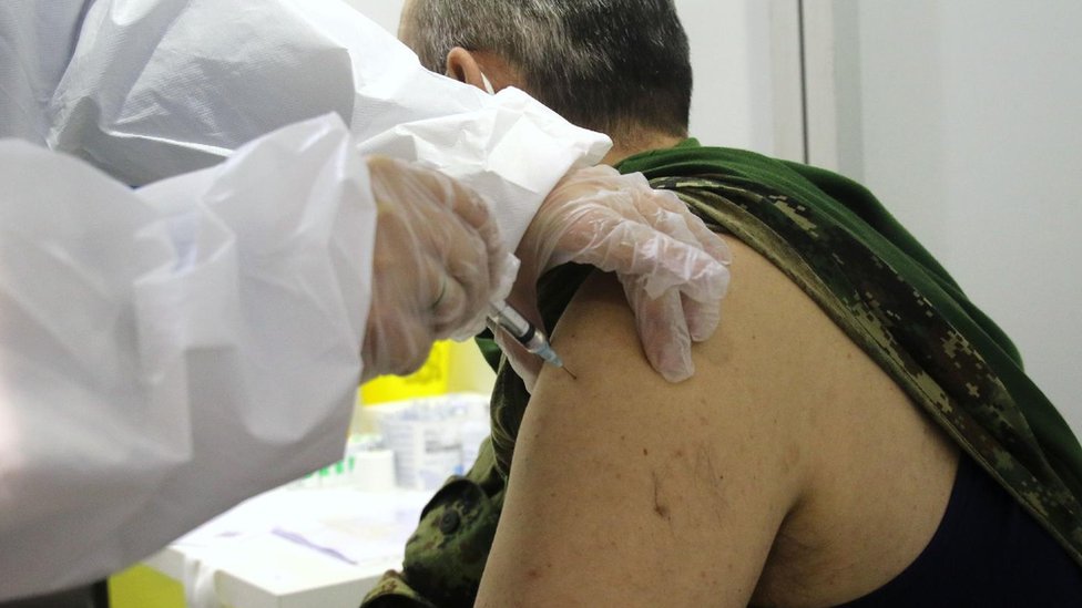 Korona virus: U Vučić najavio još milion vakcina do marta, SZO kritikuje EU zbog „vakcinaškog nacionalizma“ 6 Vakcinacija na Beogradskom sajmu