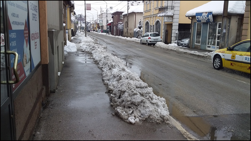 sneg na ulici