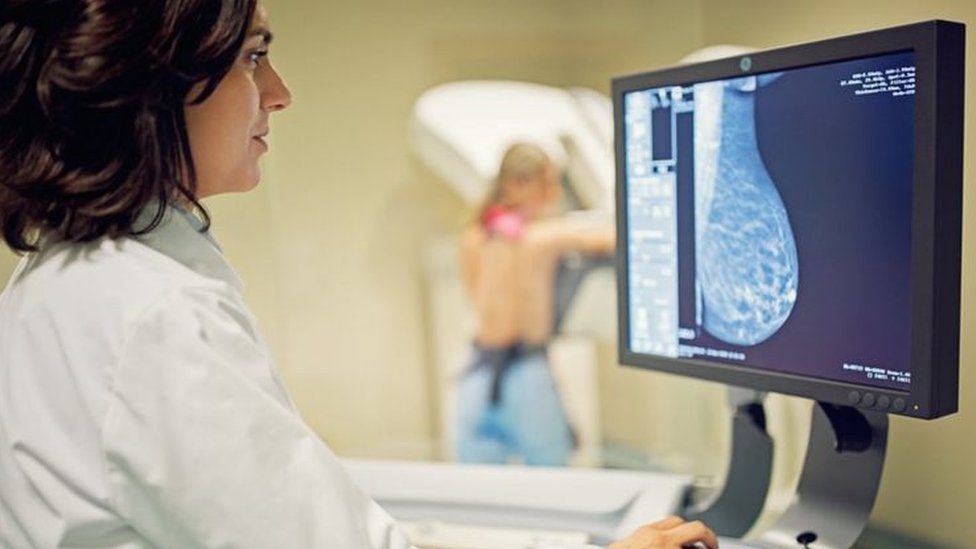 Vakcina, korona virus i onkološki pacijenti: Da li i kada treba da prime vakcinu 3 onološkinja