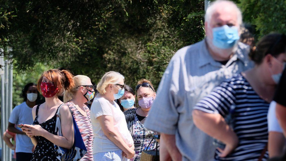 Korona virus: U Srbiji još 16 preminulih - U Velikoj Britaniji vakcinu primilo više od 15 miliona ljudi 6 testiranje