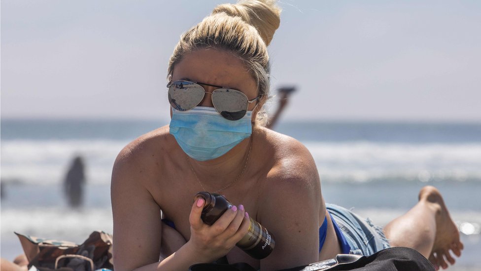 Korona virus, vakcine i putovanja: Da li ćemo ići na more ove godine 3 Maska na plaži - i to je naša stvarnost