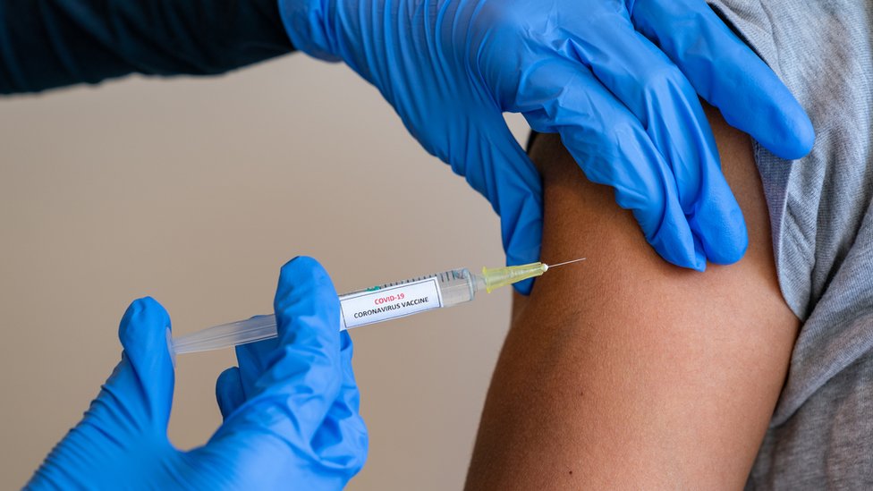 Korona virus i EU: Moguće uvođenje „kovid pasoša" za vakcine odobrene u Uniji, u Srbiji spremni za brze PCR testove 1 vakcinacija